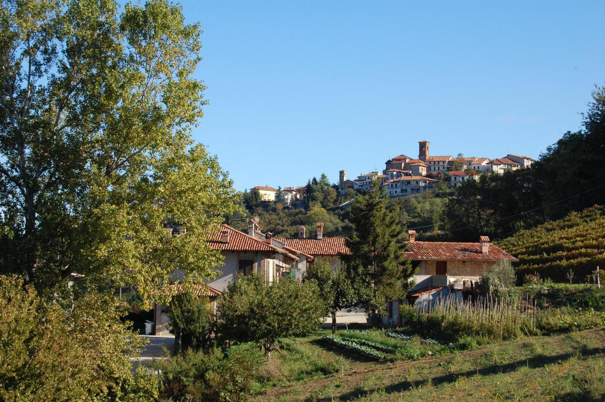 Agriturismo 'D Raine Montelupo Albese Exterior foto